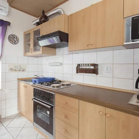 Zoki Apartment